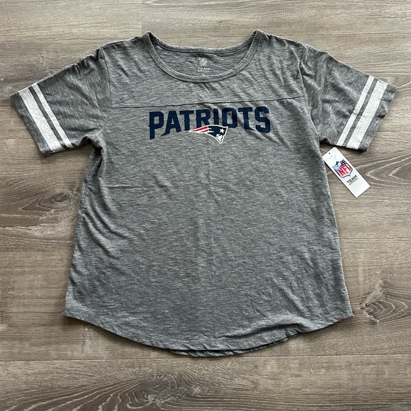 NFL Women’s New England Patriots Tee Size L New with Tags - Picture 1 of 3